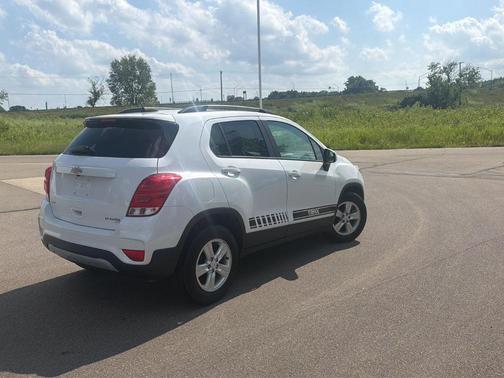 Iridescent Pearl Tricoat 2021 Chevrolet Trax LT