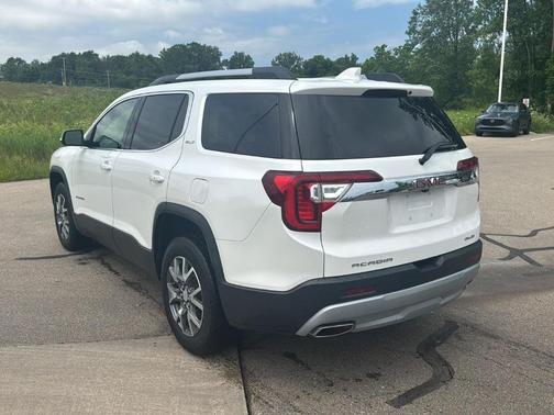 White Frost Tri-Coat 2023 GMC Acadia SLT
