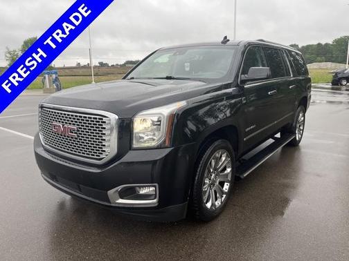Photo 1 of 5 of 2016 GMC Yukon XL Denali