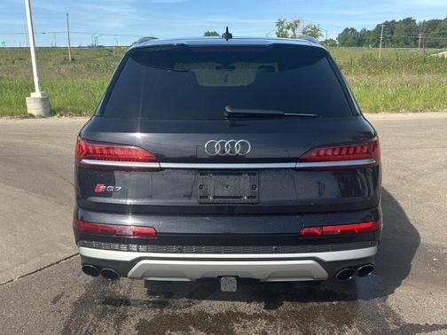 Orca Black Metallic 2021 Audi SQ7 4.0T Premium Plus
