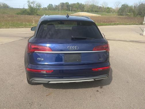 Navarra Blue Metallic 2021 Audi Q5 40 Premium Plus
