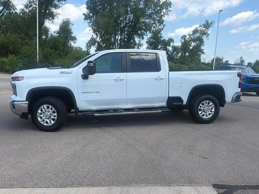 Summit White 2024 Chevrolet Silverado 2500 LT