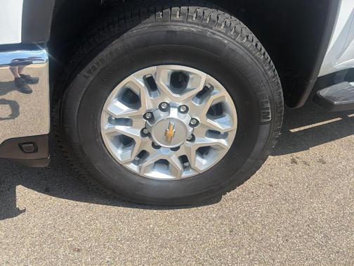 Summit White 2024 Chevrolet Silverado 2500 LT