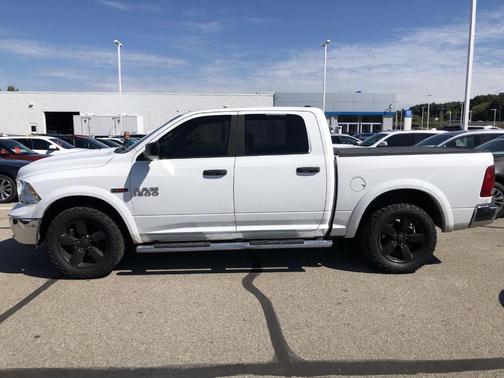 2016 RAM 1500 SLT