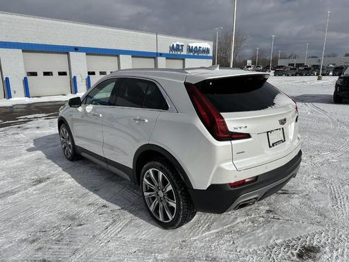 2022 Cadillac XT4 Premium Luxury