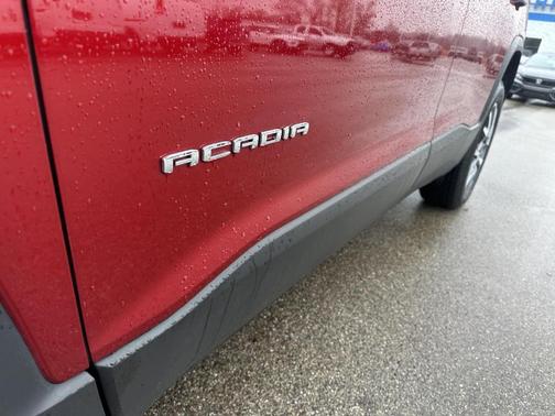 2023 GMC Acadia SLT