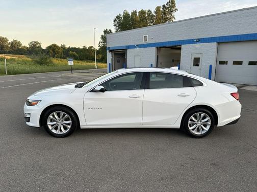 Summit White 2024 Chevrolet Malibu LT
