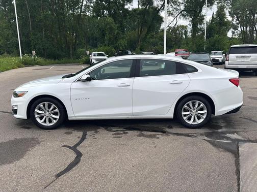 Summit White 2024 Chevrolet Malibu LT