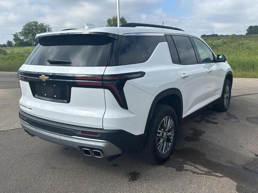 Summit White 2025 Chevrolet Traverse LT