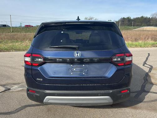 Obsidian Blue Pearl 2024 Honda Pilot EX-L 7-Passenger