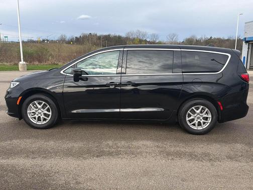 2024 Chrysler Pacifica Touring-L