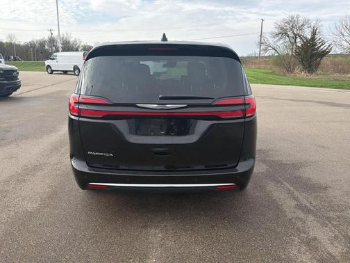 2024 Chrysler Pacifica Touring-L