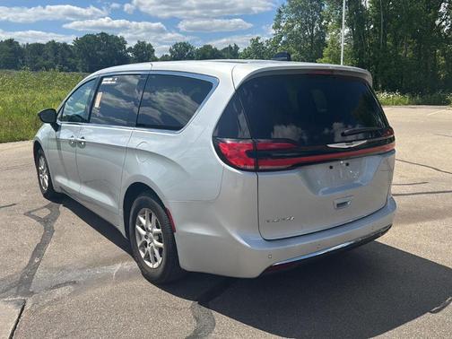 Silver Mist Clearcoat 2024 Chrysler Pacifica Touring-L