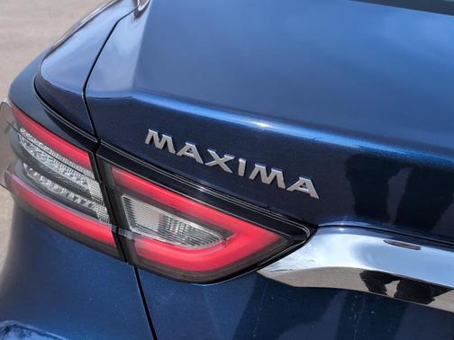 2023 Nissan Maxima 