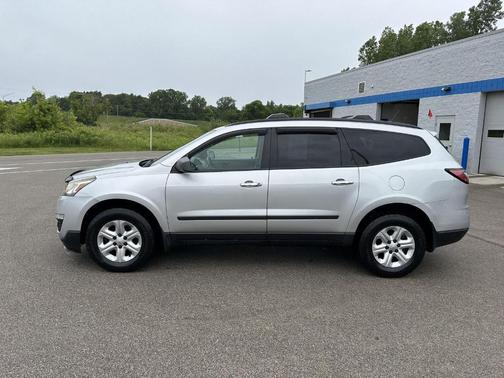 Silver Ice Metallic 2016 Chevrolet Traverse Base LS