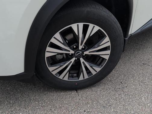 White 2023 Nissan Rogue SV