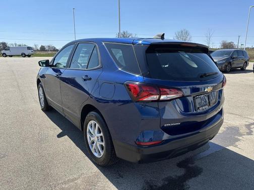 Blue Glow Metallic 2022 Chevrolet Equinox LS