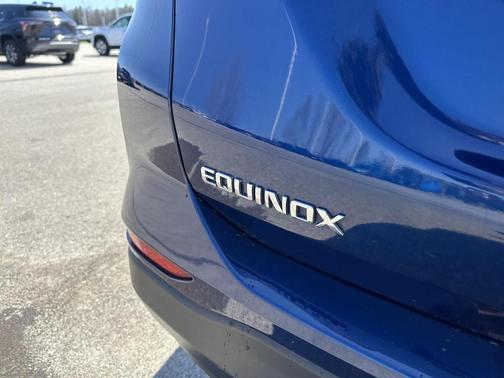 Blue Glow Metallic 2022 Chevrolet Equinox LS