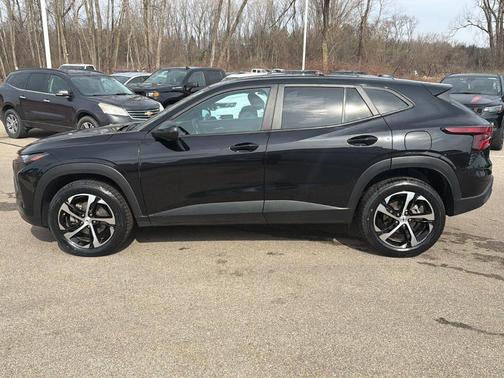 Mosaic Black Metallic 2024 Chevrolet Trax 1RS