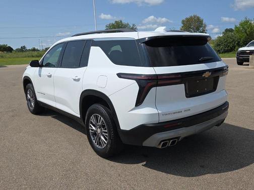 Summit White 2025 Chevrolet Traverse LT