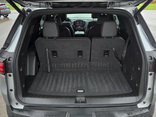 Sterling Gray Metallic 2023 Chevrolet Traverse RS