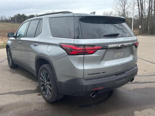 Sterling Gray Metallic 2023 Chevrolet Traverse RS