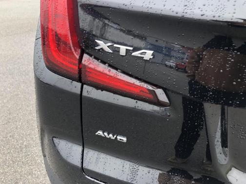 2023 Cadillac XT4 Premium Luxury