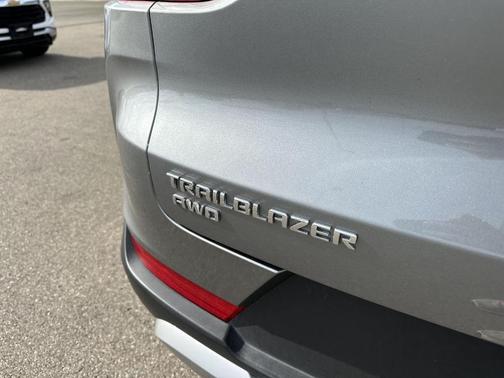 Sterling Gray Metallic 2025 Chevrolet Trailblazer LT