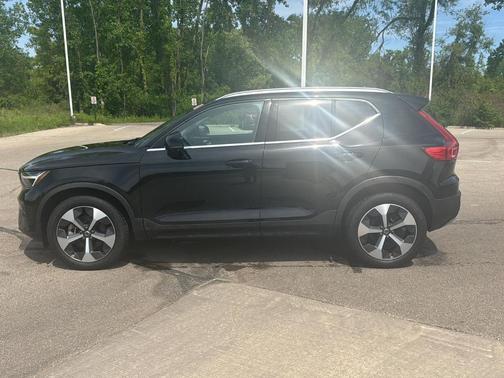 Black Stone 2023 Volvo XC40 B5 Plus Bright Theme