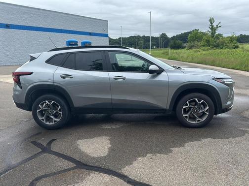 Sterling Gray Metallic 2025 Chevrolet Trax LT