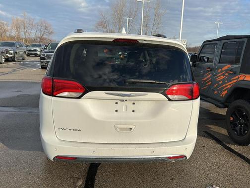 2018 Chrysler Pacifica Touring-L