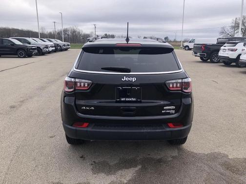 Diamond Black 2025 Jeep Compass Latitude