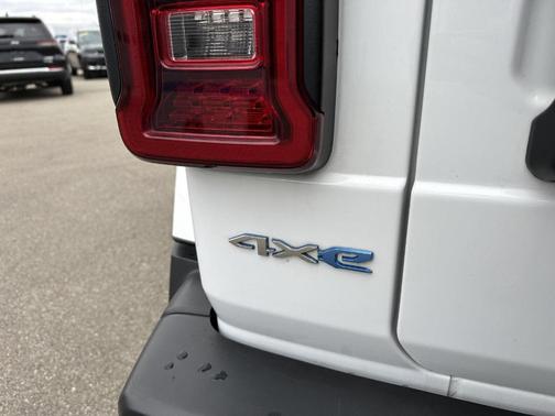 Bright White Clearcoat 2023 Jeep Wrangler 4xe Sahara