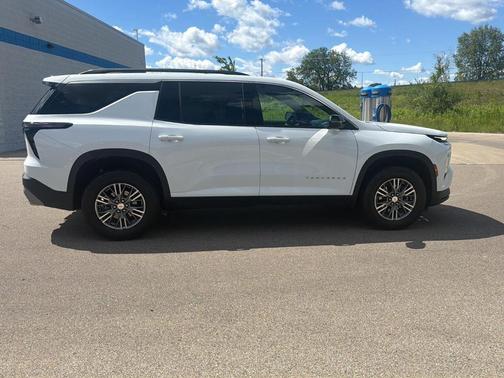 Summit White 2025 Chevrolet Traverse LT
