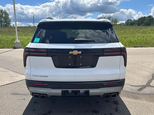 Summit White 2025 Chevrolet Traverse LT