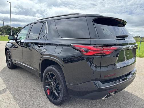 Mosaic Black Metallic 2023 Chevrolet Traverse Premier
