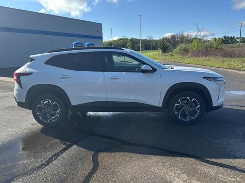 Summit White 2024 Chevrolet Trax LT