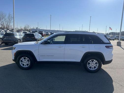 Bright White 2023 Jeep Grand Cherokee Laredo