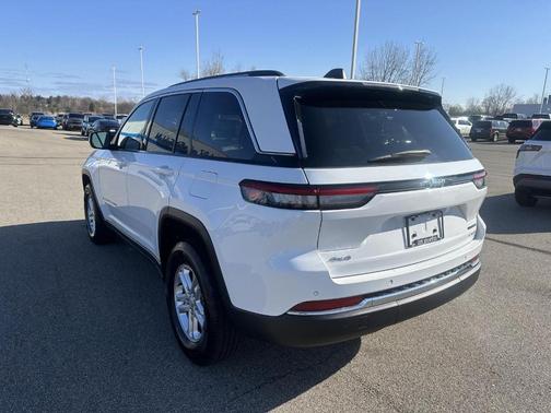 Bright White 2023 Jeep Grand Cherokee Laredo