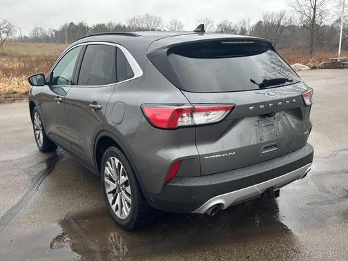 2022 Ford Escape Titanium Hybrid