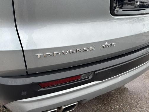 2024 Chevrolet Traverse LT