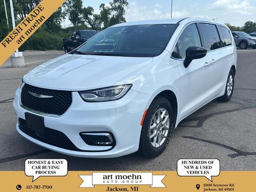 Bright White Clearcoat 2024 Chrysler Pacifica Touring-L