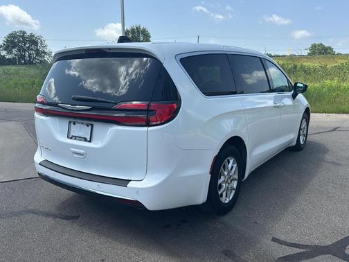 Bright White Clearcoat 2024 Chrysler Pacifica Touring-L