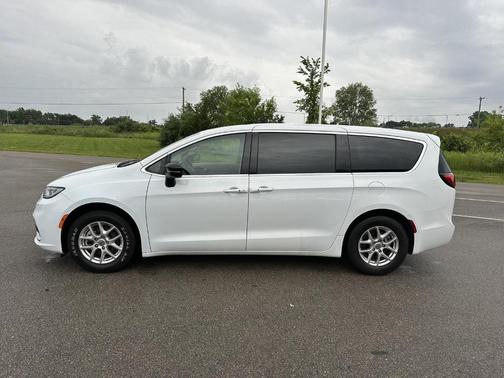 Bright White Clearcoat 2024 Chrysler Pacifica Touring-L
