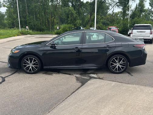 Midnight Black Metallic 2024 Toyota Camry SE