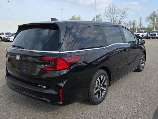 Crystal Black Pearl 2026 Honda Odyssey EX-L