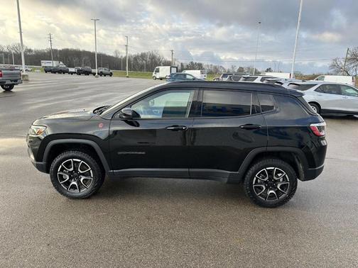 Diamond Black 2025 Jeep Compass Trailhawk