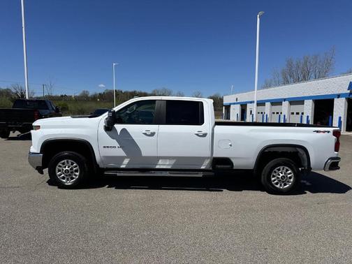 Summit White 2025 Chevrolet Silverado 2500 LT
