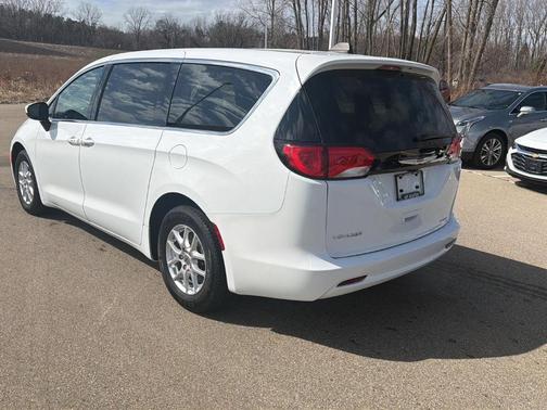 2023 Chrysler Voyager LX