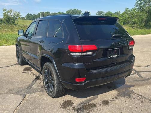 Diamond Black 2017 Jeep Grand Cherokee Altitude